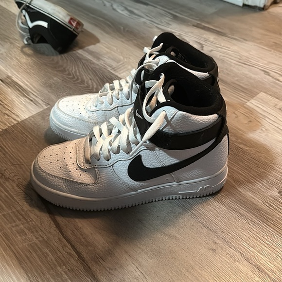 USED - Picture 2 of 3